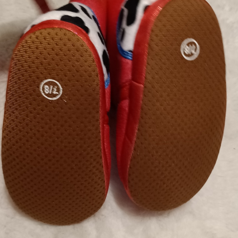 Kids' slippers bundle - Picture 10 of 10